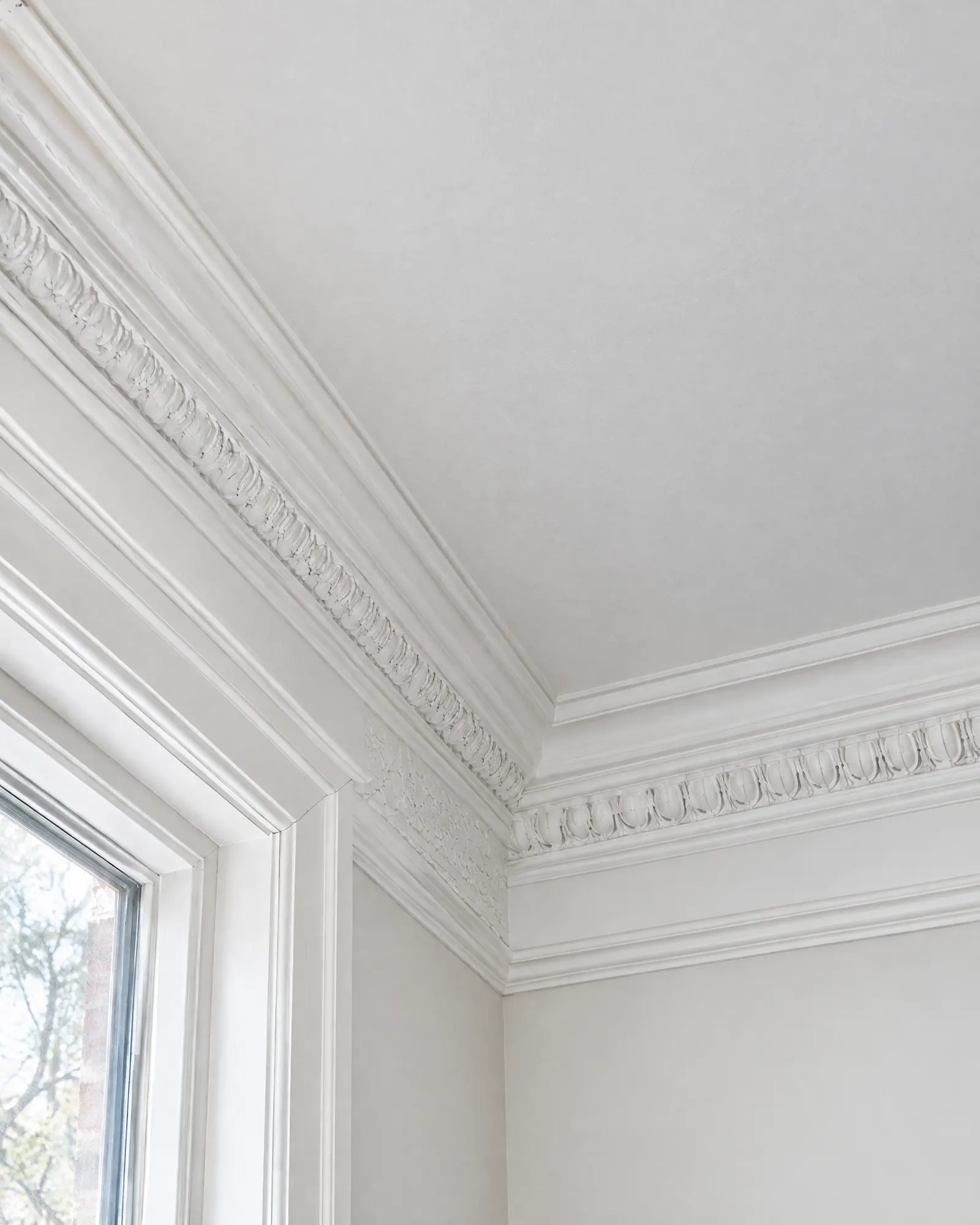 The same cornice repaired and repainted, stain gone